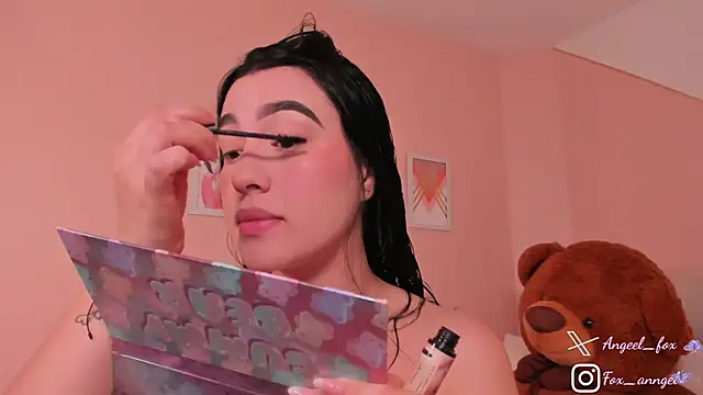 Snapshot of angeel_fox chatting on 10-28-25, 03:43 angeel fox online show from 10-28-25, 03:43