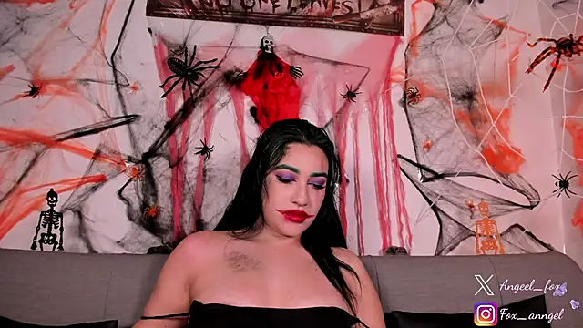 Snapshot of angeel_fox chatting on 10-31-25, 06:03 angeel fox online show from 10-31-25, 06:03