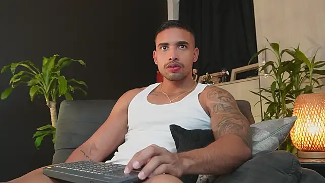 Snapshot of LincomAmith chatting on 02-24-26, 03:48 LincomAmith online show from 02-24-26, 03:48