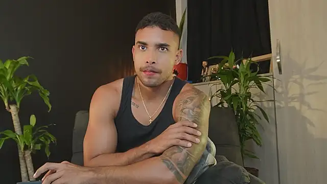 Snapshot of LincomAmith chatting on 02-25-26, 01:15 LincomAmith online show from 02-25-26, 01:15