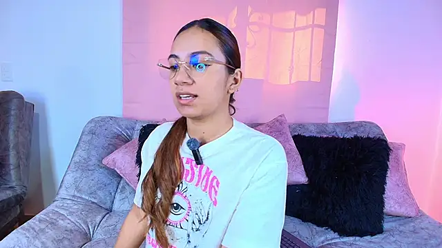 Jules n Gia online show from 11-22-25, 07:46