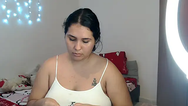 Snapshot of zaritagape21 chatting on 10-26-25, 01:55 zaritagape21 online show from 10-26-25, 01:55