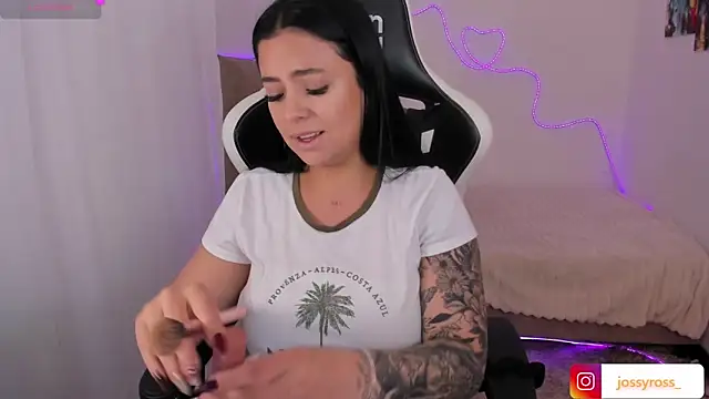 Victoryyy  online show from 10-20-25, 03:34