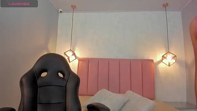 SUNNYCYRUS online show from 10-29-25, 12:29