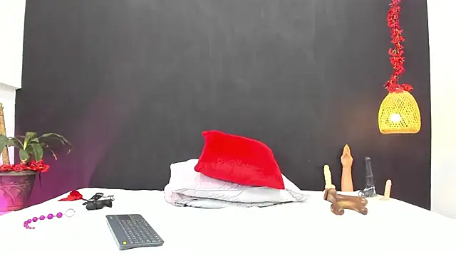 Snapshot of Luna_smit08 chatting on 10-06-25, 09:01 Luna smit08 online show from 10-06-25, 09:01