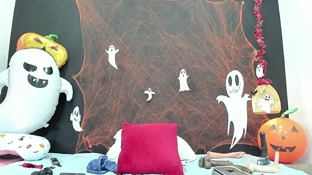 Snapshot of Luna_smit08 chatting on 10-28-25, 07:27 Luna smit08 online show from 10-28-25, 07:27