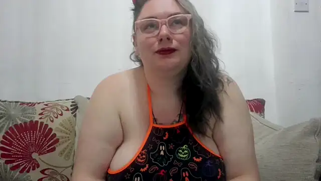 Snapshot of Bustycurves chatting on 10-24-25, 09:33 Bustycurves online show from 10-24-25, 09:33