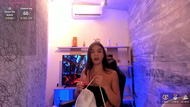 Snapshot of saracaball_ chatting on 01-19-26, 03:43 saracaball online show from 01-19-26, 03:43