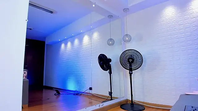 Snapshot of violet_scott chatting on 01-21-25, 01:43 violet scott online show from 01-21-25, 01:43