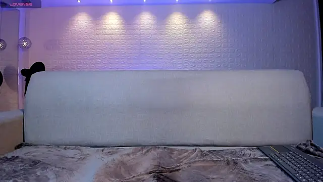 Snapshot of violet_scott chatting on 02-25-25, 05:15 violet scott online show from 02-25-25, 05:15