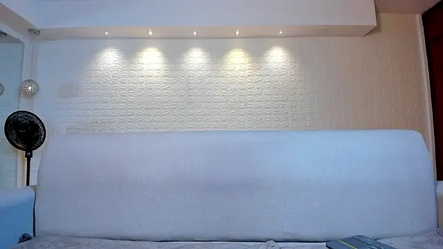 Snapshot of violet_scott chatting on 03-03-25, 05:07 violet scott online show from 03-03-25, 05:07