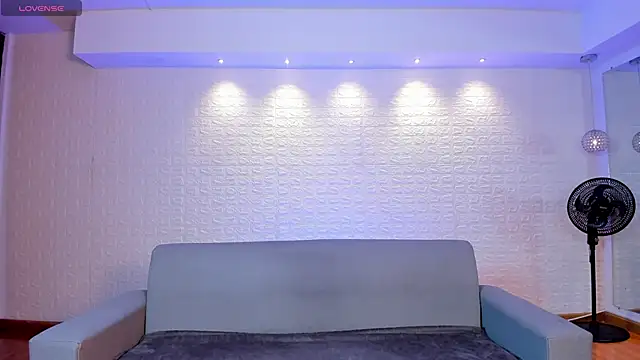 Snapshot of violet_scott chatting on 03-04-25, 10:46 violet scott online show from 03-04-25, 10:46