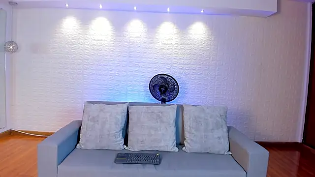 Snapshot of violet_scott chatting on 03-06-25, 05:00 violet scott online show from 03-06-25, 05:00