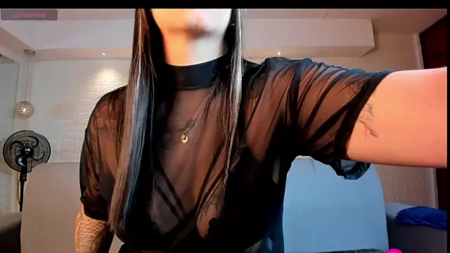 Snapshot of violet_scott chatting on 03-17-25, 10:49 violet scott online show from 03-17-25, 10:49