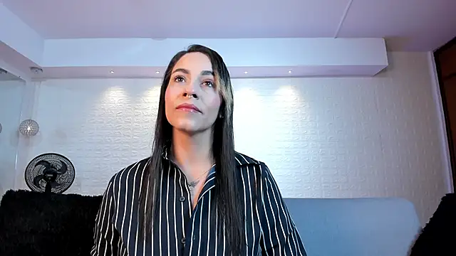 Snapshot of violet_scott chatting on 11-19-25, 10:37 violet scott online show from 11-19-25, 10:37