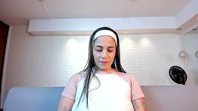 Snapshot of violet_scott chatting on 11-22-25, 10:36 violet scott online show from 11-22-25, 10:36