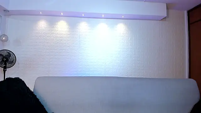 Snapshot of violet_scott chatting on 12-15-25, 10:41 violet scott online show from 12-15-25, 10:41