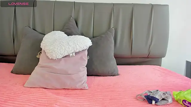 Cherllynn online show from 10-11-25, 02:48