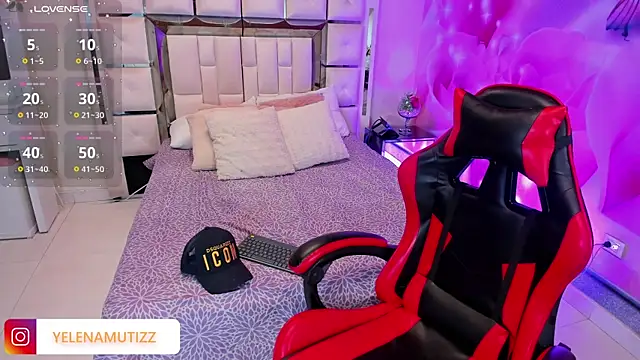 Snapshot of Yelena_mutiz chatting on 10-25-25, 01:07 Yelena mutiz online show from 10-25-25, 01:07