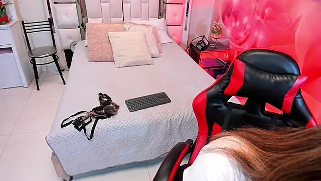 Snapshot of Yelena_mutiz chatting on 11-17-25, 01:39 Yelena mutiz online show from 11-17-25, 01:39