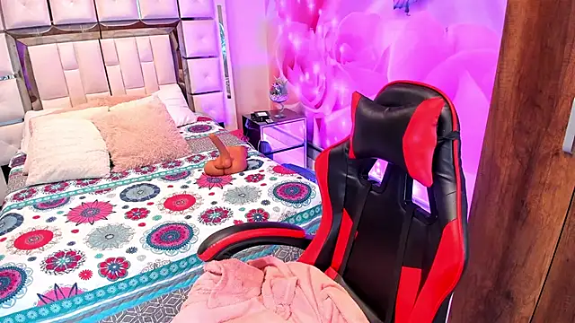 Snapshot of Yelena_mutiz chatting on 12-01-25, 02:00 Yelena mutiz online show from 12-01-25, 02:00