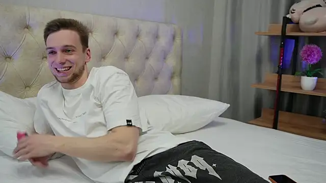  Eva Lee online show from 02-21-25, 06:26