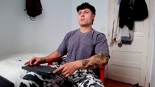 Snapshot of juandking chatting on 10-24-25, 11:17 juandking online show from 10-24-25, 11:17