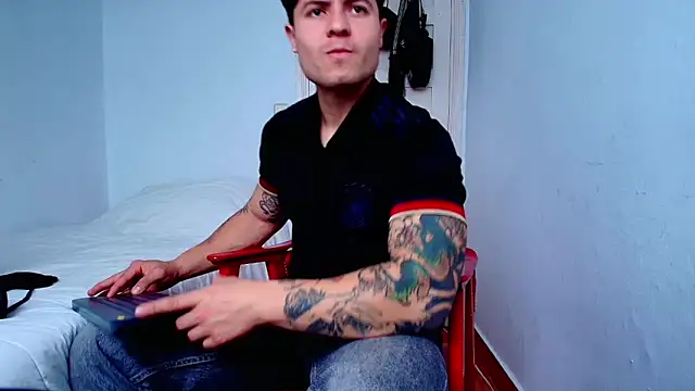 Snapshot of juandking chatting on 11-10-25, 11:31 juandking online show from 11-10-25, 11:31