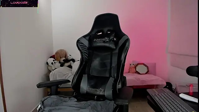 Biancastrongg online show from 11-25-25, 02:55