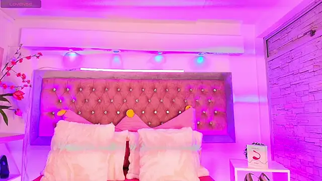 Tayzon Foxxx online show from 10-10-25, 01:21