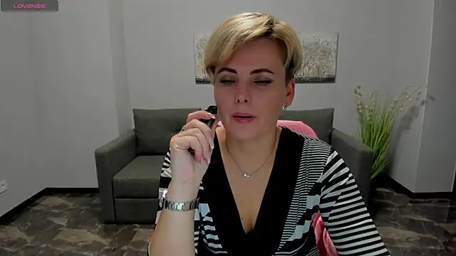 Snapshot of Julia_Wilsone chatting on 12-12-24, 05:26 Julia Wilsone online show from 12-12-24, 05:26