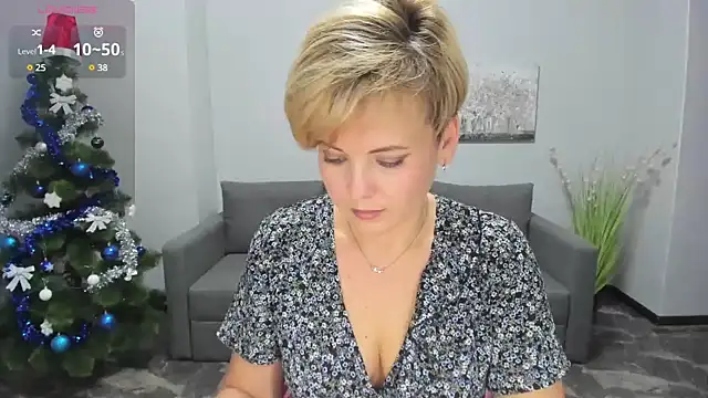 Snapshot of Julia_Wilsone chatting on 12-22-24, 12:49 Julia Wilsone online show from 12-22-24, 12:49