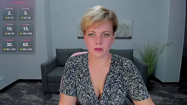 Snapshot of Julia_Wilsone chatting on 01-14-25, 02:00 Julia Wilsone online show from 01-14-25, 02:00