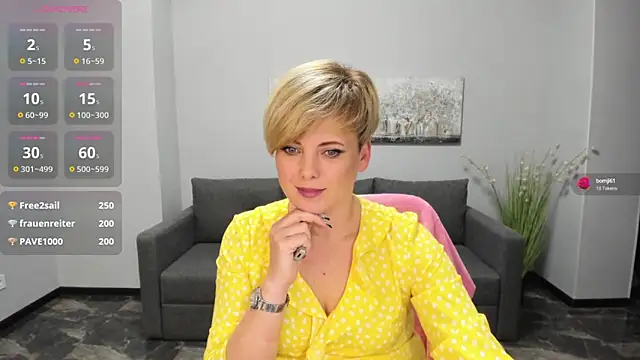 Snapshot of Julia_Wilsone chatting on 01-18-25, 03:59 Julia Wilsone online show from 01-18-25, 03:59