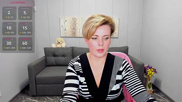 Snapshot of Julia_Wilsone chatting on 01-27-25, 01:09 Julia Wilsone online show from 01-27-25, 01:09