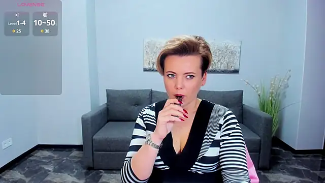 Snapshot of Julia_Wilsone chatting on 02-07-25, 12:39 Julia Wilsone online show from 02-07-25, 12:39