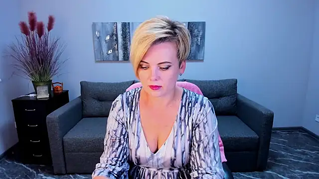 Snapshot of Julia_Wilsone chatting on 09-13-25, 11:32 Julia Wilsone online show from 09-13-25, 11:32