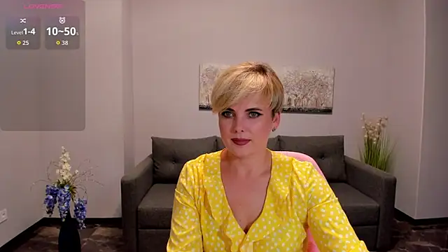 Snapshot of Julia_Wilsone chatting on 09-17-25, 12:18 Julia Wilsone online show from 09-17-25, 12:18