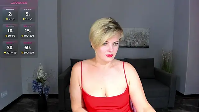 Snapshot of Julia_Wilsone chatting on 09-23-25, 12:19 Julia Wilsone online show from 09-23-25, 12:19