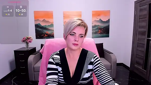 Julia Wilsone online show from 11-04-25, 01:21