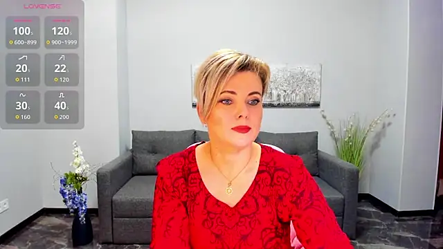 Julia Wilsone online show from 11-30-25, 07:23