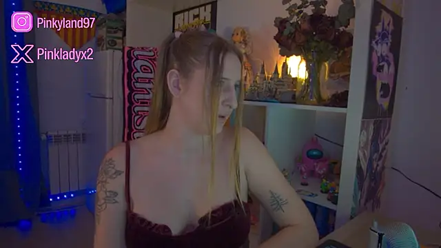 Snapshot of Pinkyladyxxx chatting on 01-31-26, 11:58 Pinkyladyxxx online show from 01-31-26, 11:58