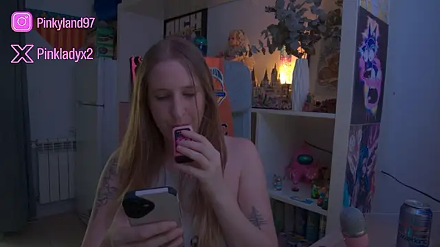 Snapshot of Pinkyladyxxx chatting on 02-21-26, 04:19 Pinkyladyxxx online show from 02-21-26, 04:19