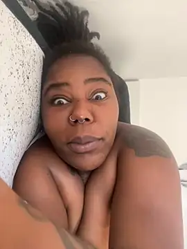 Snapshot of Goddess_Nafeesha chatting on 12-05-25, 06:37 Goddess Nafeesha online show from 12-05-25, 06:37