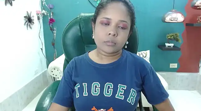 Snapshot of Melikasweetz chatting on 12-12-24, 05:15 Melikasweetz online show from 12-12-24, 05:15