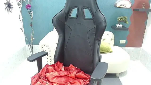 Snapshot of Melikasweetz chatting on 02-14-25, 08:48 Melikasweetz online show from 02-14-25, 08:48