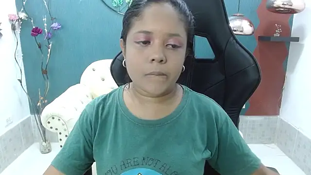 Snapshot of Melikasweetz chatting on 02-25-25, 05:25 Melikasweetz online show from 02-25-25, 05:25