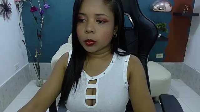 Snapshot of Melikasweetz chatting on 03-21-25, 02:40 Melikasweetz online show from 03-21-25, 02:40