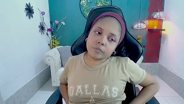 Snapshot of Melikasweetz chatting on 02-25-26, 05:44 Melikasweetz online show from 02-25-26, 05:44