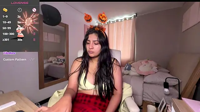 cloe small online show from 10-21-25, 08:42